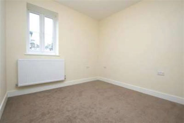  Image of 2 bedroom Flat to rent in Athelstan Road Harold Wood Romford RM3 at Romford, RM3 0QH